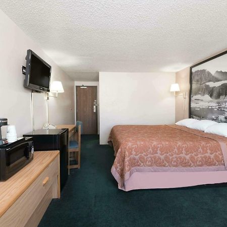 Super 8 By Wyndham Glendive Hotell Exteriör bild