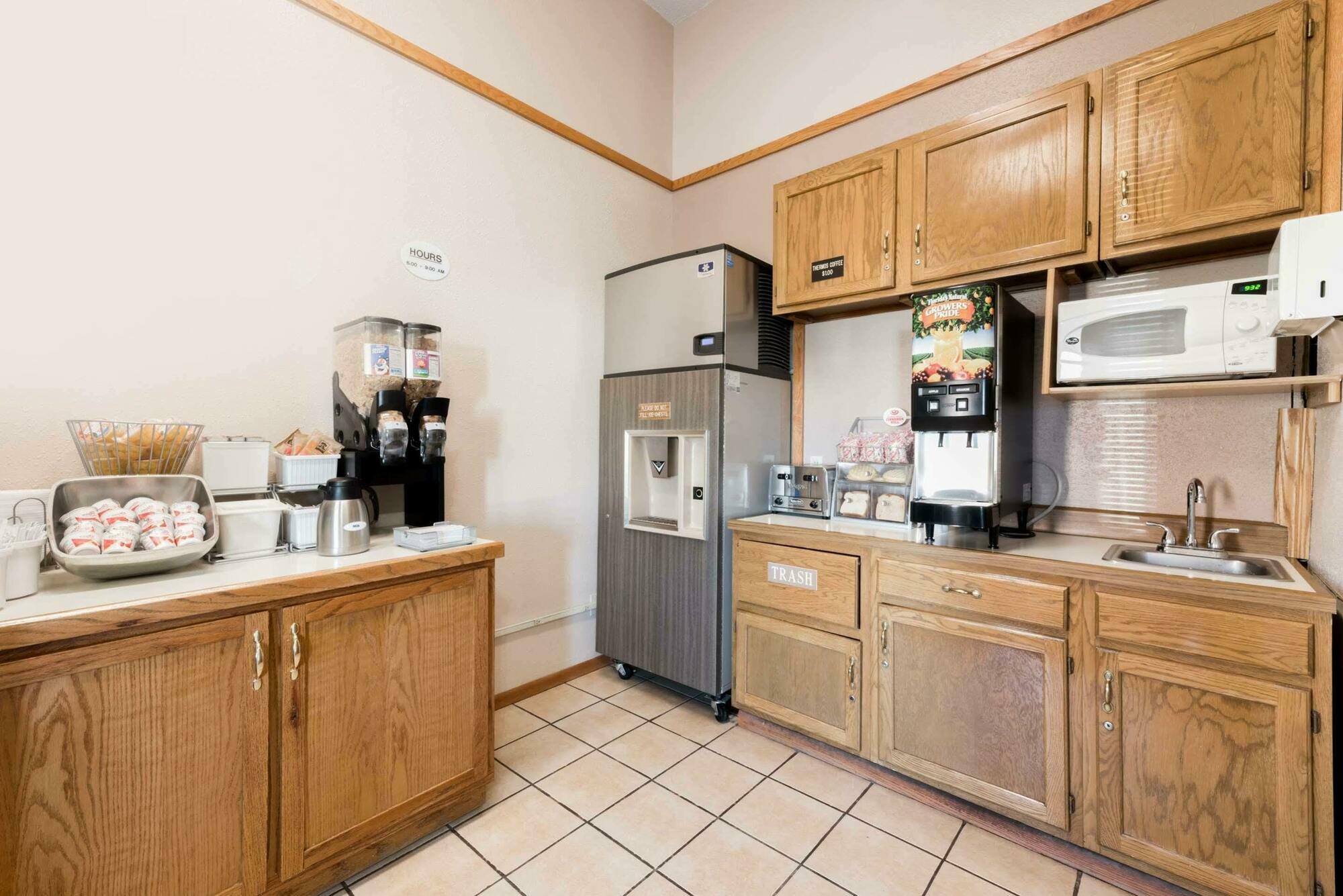 Super 8 By Wyndham Glendive Hotell Exteriör bild