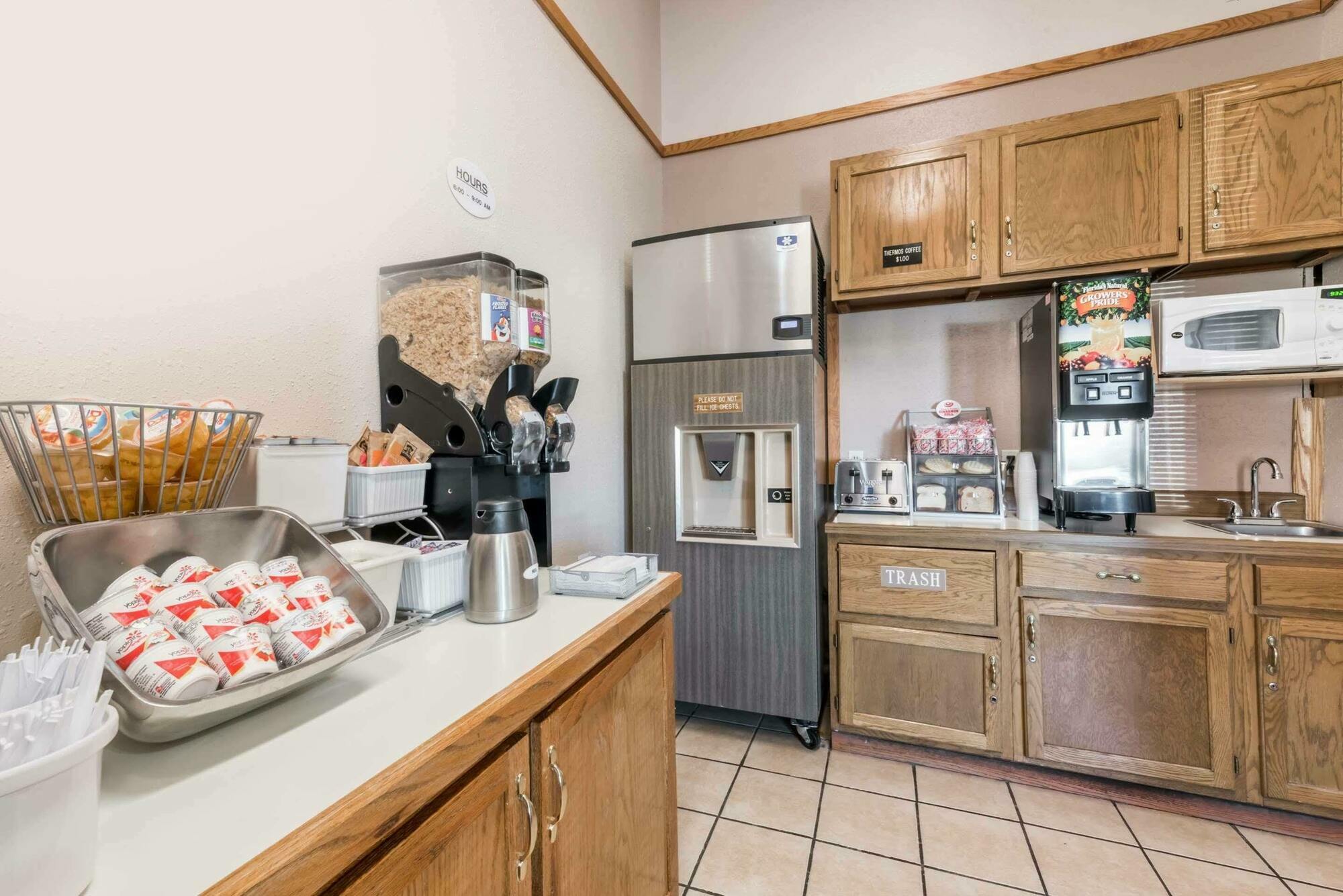 Super 8 By Wyndham Glendive Hotell Exteriör bild